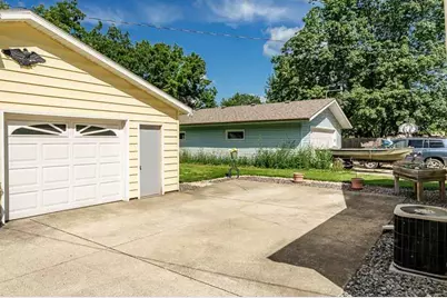 411 S Madison Street, Janesville, WI 53536 - Photo 5