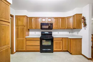 1505 Broadway St, Prairie Du Sac, WI 53578 - Photo 7