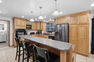 163 Valley Dr, Janesville, WI 53546 - Photo 5