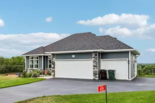 626 E Newville Trails Dr, Edgerton, WI 53534 - Photo 3