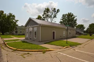 1201 S Beaumont Rd, Prairie Du Chien, WI 53821 - Photo 3