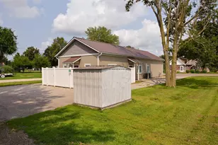 1201 S Beaumont Rd, Prairie Du Chien, WI 53821 - Photo 7