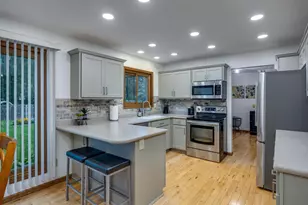 101 Coach House Dr, Madison, WI 53714 - Photo 9