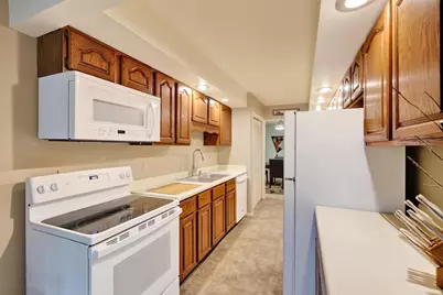 1522 Golf View Road #D, Madison, WI 53704 - Photo 11