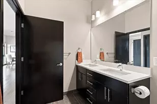 825 E Mifflin St, Madison, WI 53703 - Photo 15