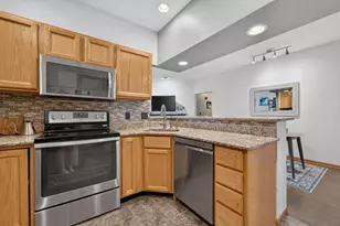 5583 Bantry Ln, Fitchburg, WI 53711 - Photo 7
