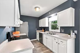 2010 Cameron Dr, Madison, WI 53711 - Photo 9
