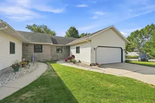 631 Constitution Ln, DeForest, WI 53532 - Photo 3