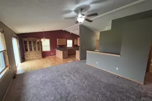 4022 Kingsford Dr, Janesville, WI 53546 - Photo 7