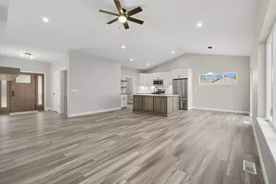 806 Saddle Ridge, Portage, WI 53901 - Photo 3