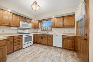 1304 Nantucket Dr, Janesville, WI 53546 - Photo 7