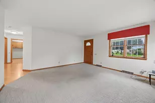 1304 Nantucket Dr, Janesville, WI 53546 - Photo 3