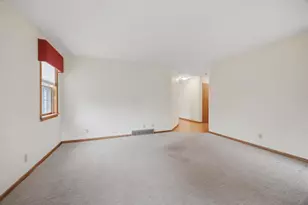 1304 Nantucket Dr, Janesville, WI 53546 - Photo 5