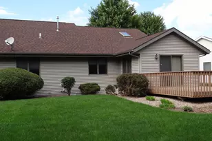 2122 Purple Aster Ln, Janesville, WI 53546 - Photo 5