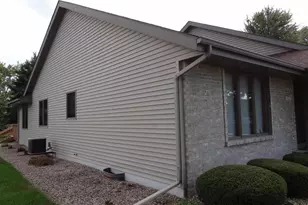 2122 Purple Aster Ln, Janesville, WI 53546 - Photo 3