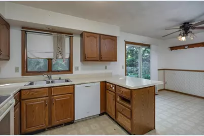 2517 Crest Line Drive, Madison, WI 53704 - Photo 9