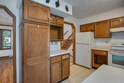 2517 Crest Line Drive, Madison, WI 53704 - Photo 7