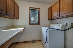 2517 Crest Line Dr, Madison, WI 53704 - Photo 11