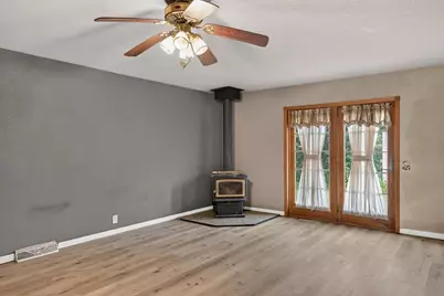 525 W Bannerman Avenue, Redgranite, WI 54970 - Photo 9