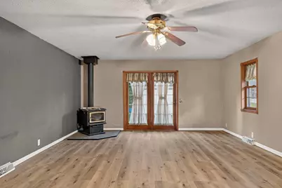 525 W Bannerman Avenue, Redgranite, WI 54970 - Photo 3