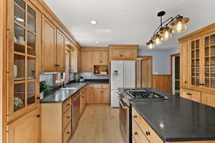 6413 Landfall Dr, Madison, WI 53705 - Photo 9