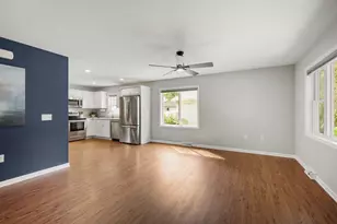 13 Arizona Cir, Madison, WI 53704 - Photo 7
