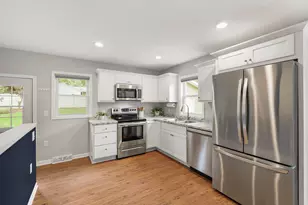 13 Arizona Cir, Madison, WI 53704 - Photo 9
