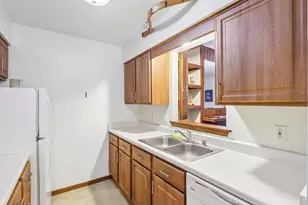6733 Park Edge Dr, Madison, WI 53719 - Photo 11