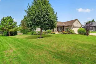 906 Patricia Ct, Elkhorn, WI 53121 - Photo 3