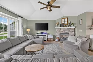 906 Patricia Ct, Elkhorn, WI 53121 - Photo 7