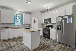 4340 Dublin Dr, Janesville, WI 53546 - Photo 9