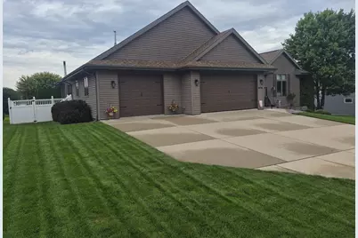 3774 Red Stone Drive, Janesville, WI 53548 - Photo 3