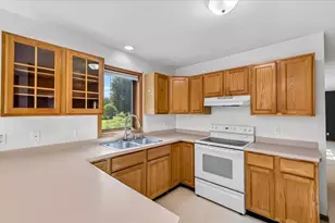 200 Dentaria Dr, Cottage Grove, WI 53527 - Photo 3