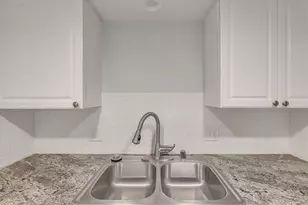 7106 Fortune Dr, Middleton, WI 53562 - Photo 9