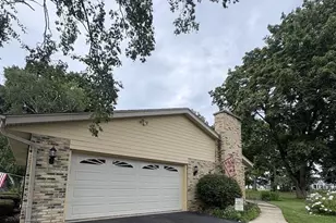 W275N4880 S Courtland Cir, Pewaukee, WI 53072 - Photo 5