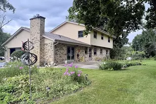 W275N4880 S Courtland Cir, Pewaukee, WI 53072 - Photo 3