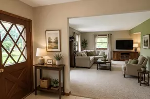 W275N4880 S Courtland Cir, Pewaukee, WI 53072 - Photo 7