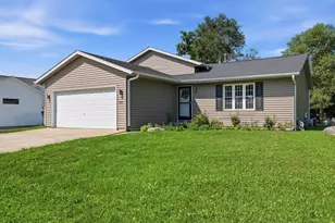 301 Ridgeview Dr, Lake Mills, WI 53551 - Photo 1