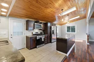 121 Seminole Dr, Edgerton, WI 53534 - Photo 7
