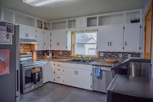 1016 Academy St, Elroy, WI 53929 - Photo 5