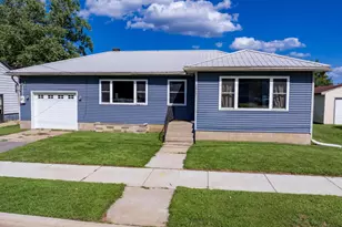 1016 Academy St, Elroy, WI 53929 - Photo 7