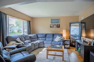 1016 Academy St, Elroy, WI 53929 - Photo 11