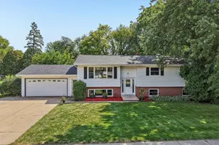 401 Woodview Dr, Sun Prairie, WI 53590 - Photo 1