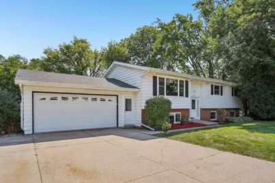 401 Woodview Drive, Sun Prairie, WI 53590 - Photo 3