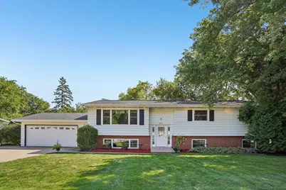 401 Woodview Drive, Sun Prairie, WI 53590 - Photo 5