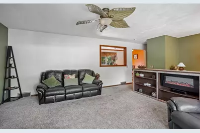 401 Woodview Drive, Sun Prairie, WI 53590 - Photo 13
