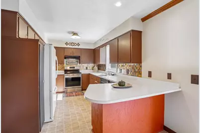 401 Woodview Drive, Sun Prairie, WI 53590 - Photo 17