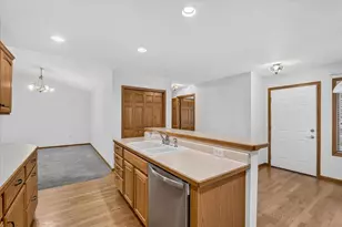 622 Springbrook Cir, DeForest, WI 53532 - Photo 15
