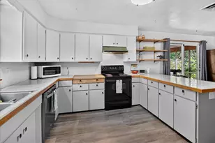 6506 Gettysburg Dr, Madison, WI 53705 - Photo 11