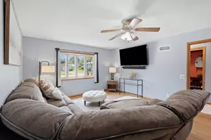 926 Frederick St, Sun Prairie, WI 53590 - Photo 5